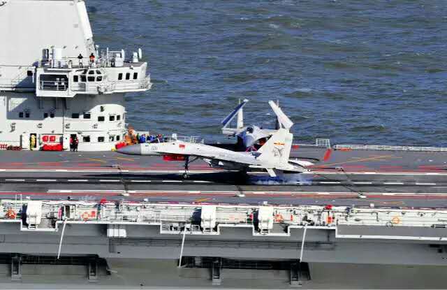 辽宁舰携10艘军舰出海，展示中国海军力量的新篇章