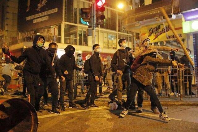 2046，香港特马之夜—揭秘未来与传统的交融2024今晚香港开特马开什么六期一