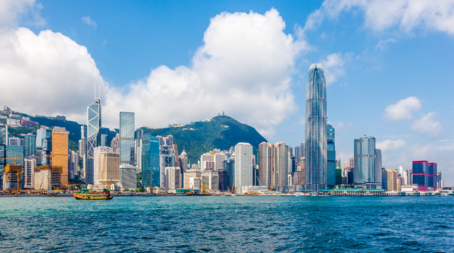 2045，香港特马之夜—探索未来与传统的交汇2024今晚香港开特马开什么号码